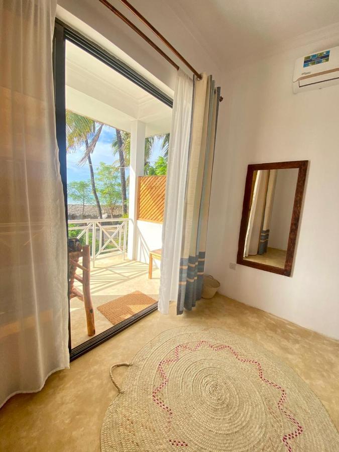 Chikachika Beach B&B Нунгві Екстер'єр фото