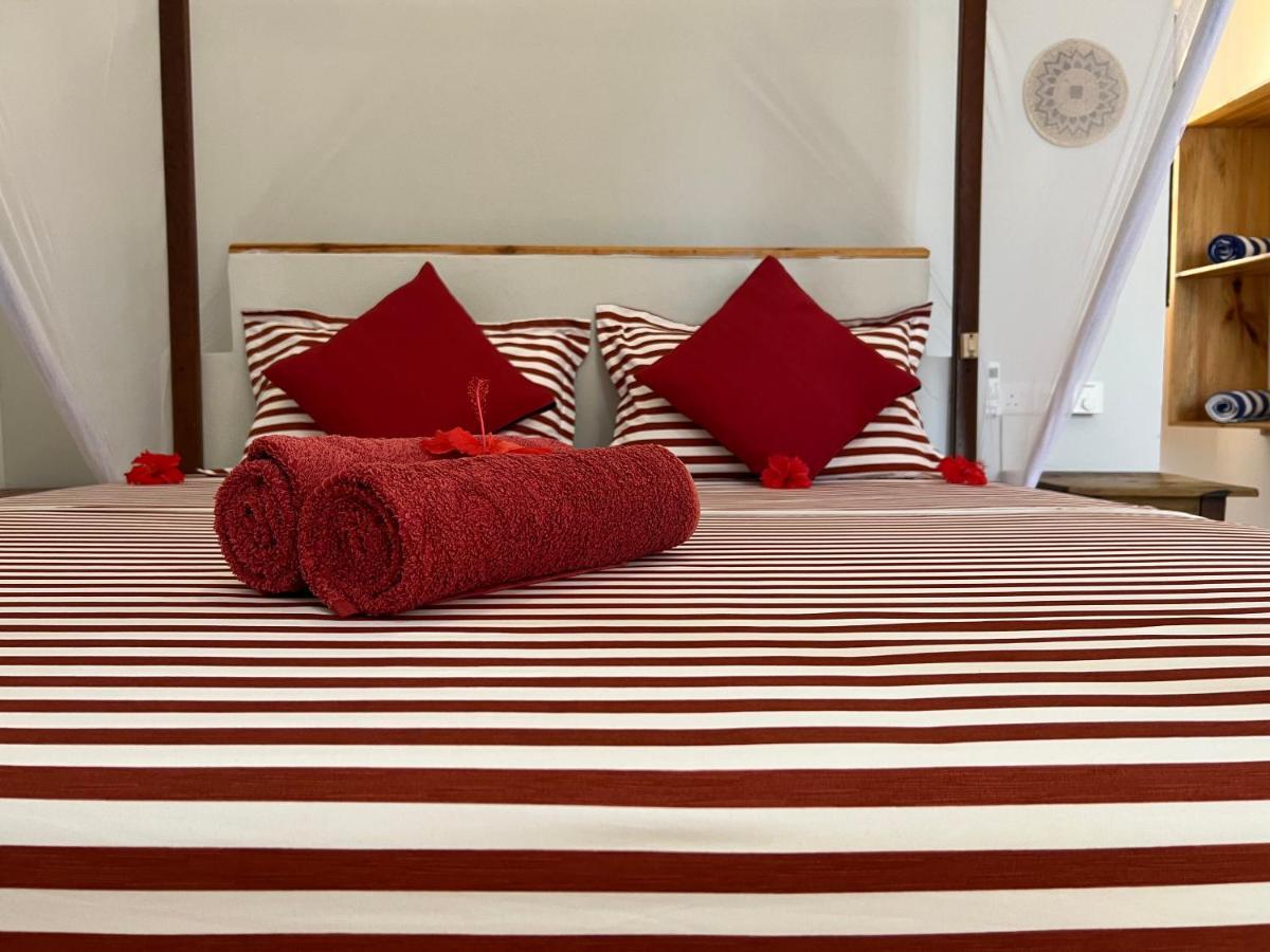 Chikachika Beach B&B Нунгві Екстер'єр фото
