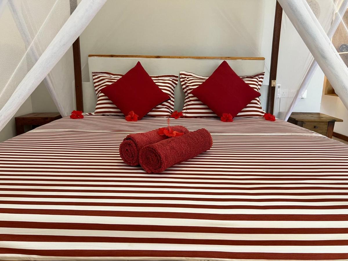 Chikachika Beach B&B Нунгві Екстер'єр фото