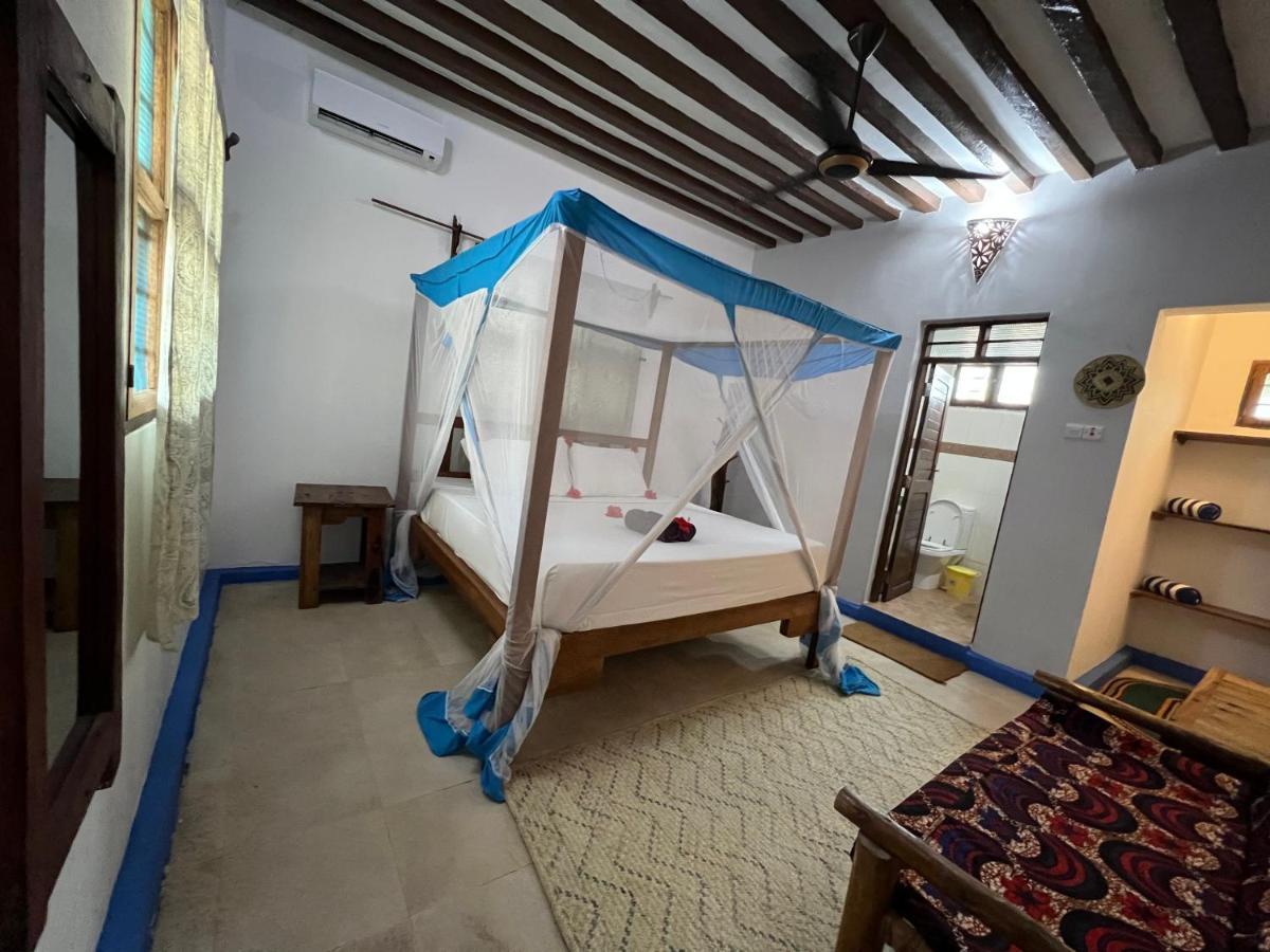 Chikachika Beach B&B Нунгві Екстер'єр фото