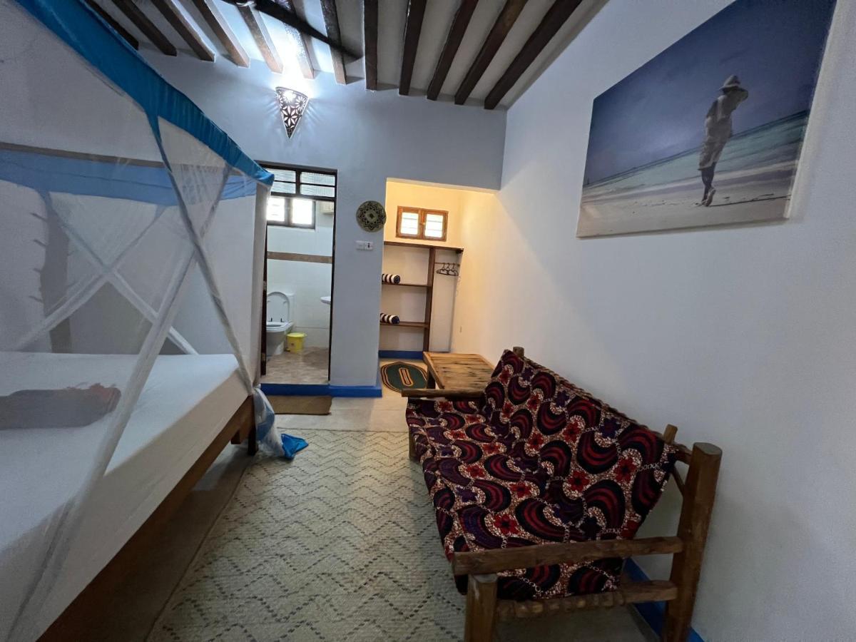 Chikachika Beach B&B Нунгві Екстер'єр фото