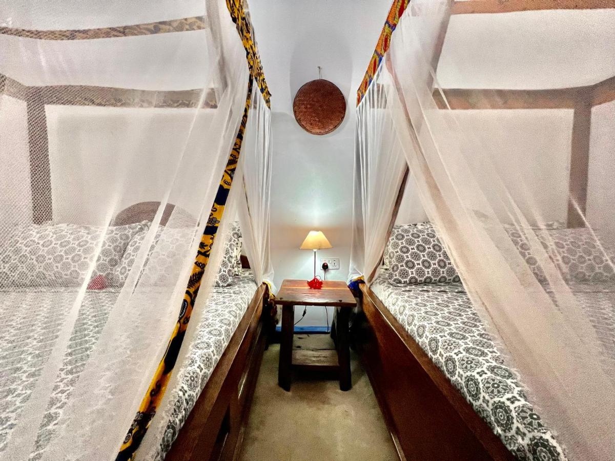 Chikachika Beach B&B Нунгві Екстер'єр фото
