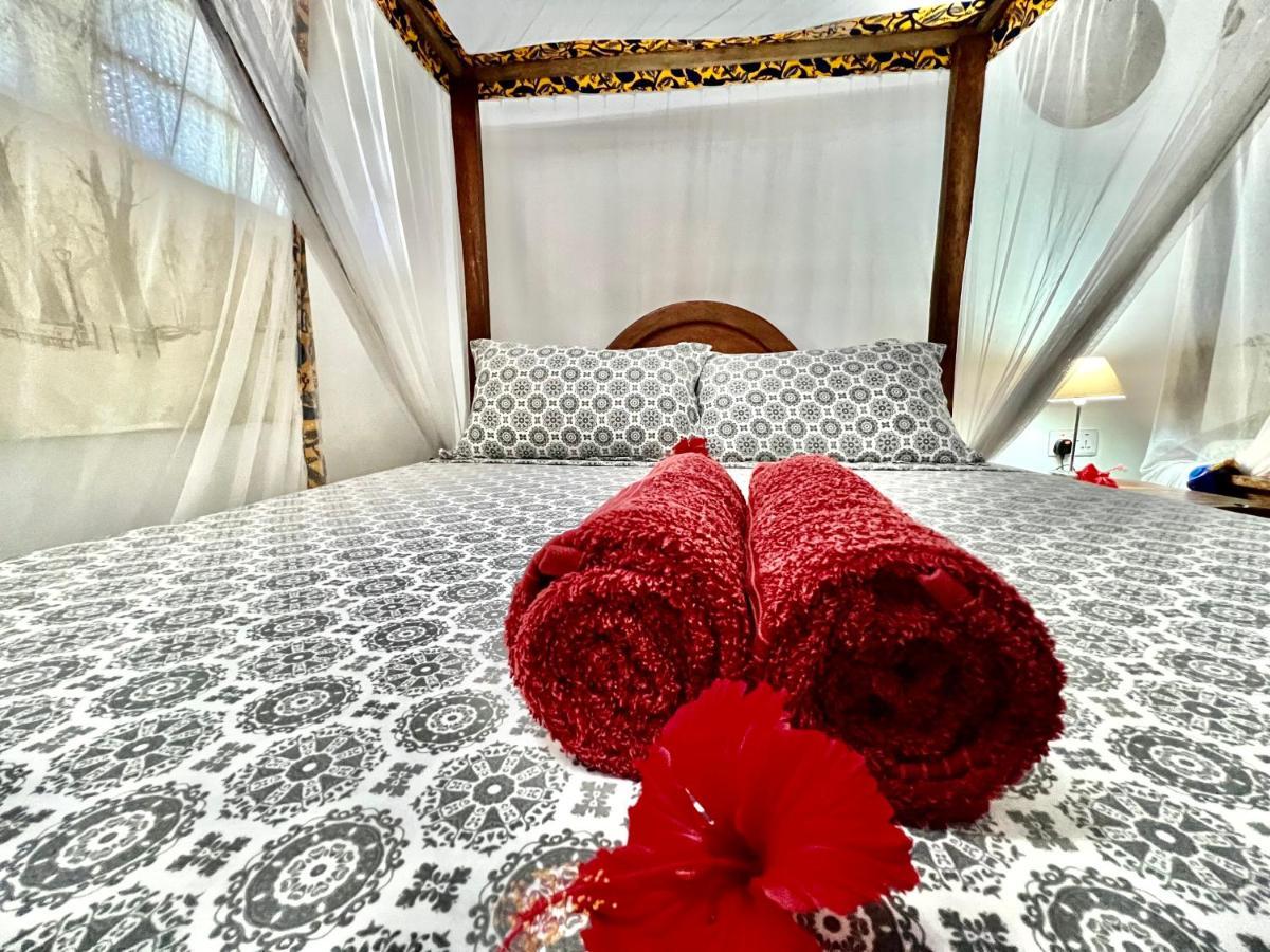 Chikachika Beach B&B Нунгві Екстер'єр фото
